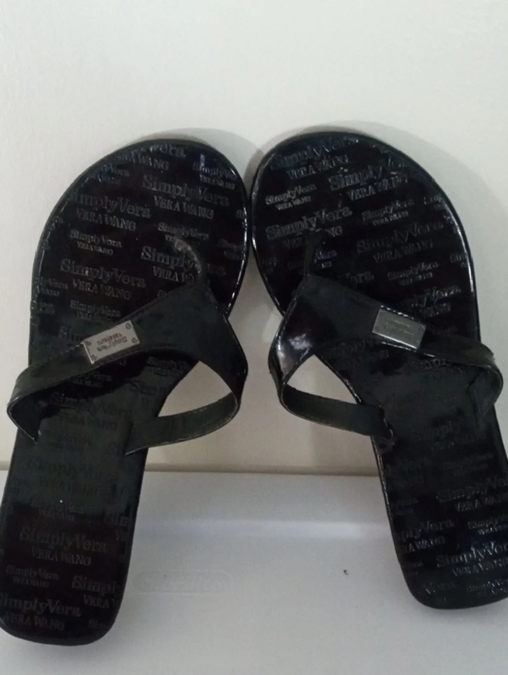 Simply Vera Vera Wang Wedge Slide Thong Black Sandals Flip Flops Lightweight - Picture 6 of 9